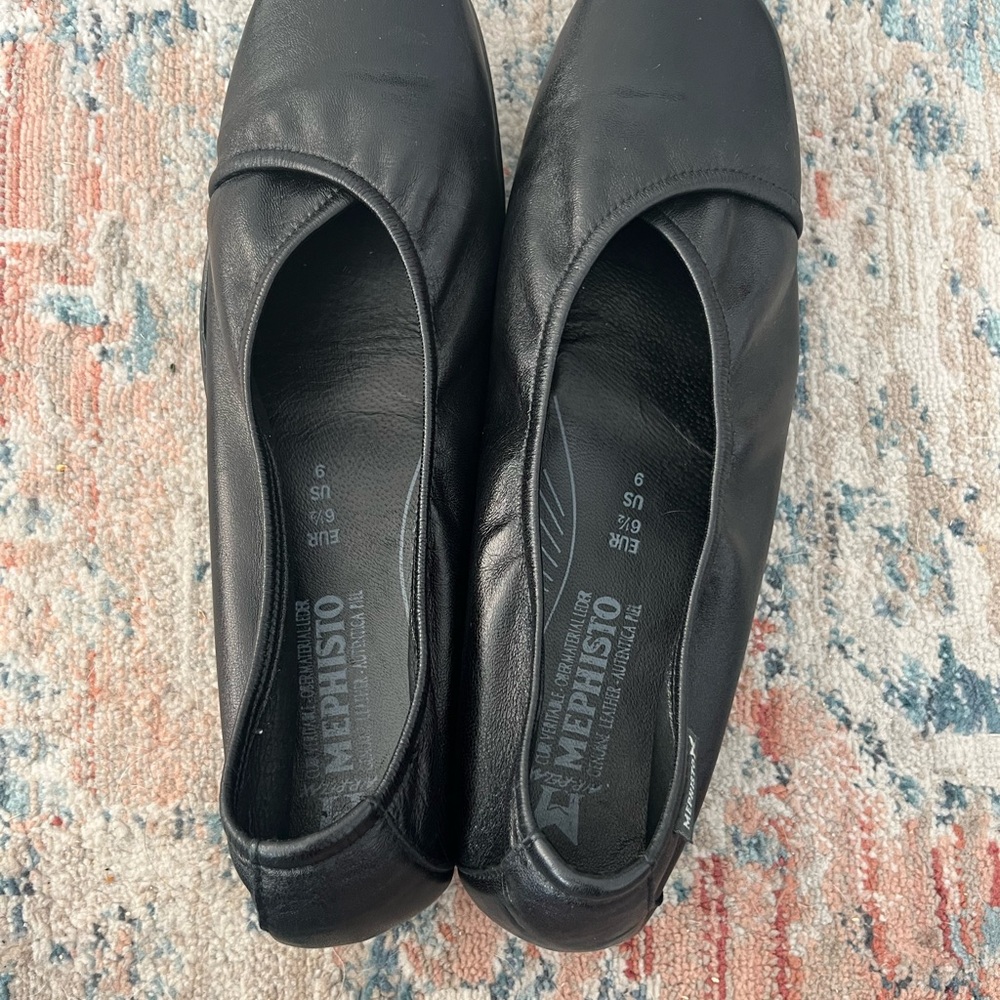 Mephisto Women's Black Leather Flats